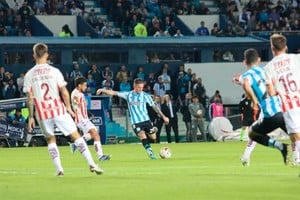 ELLITORAL_451087 |  Prensa Racing Racing le ganó a Unión y marcha puntero de la zona A. Además, es el equipo que más puntos sumó hasta el momento.