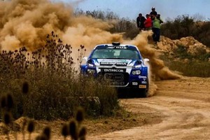 Gentileza Homenaje a Jorge Recalde. Con 75 binomios comenzará el viernes el 40 Rally Argentina, que tributará al ex piloto cordobés apodado  El Cóndor de Traslaierra .