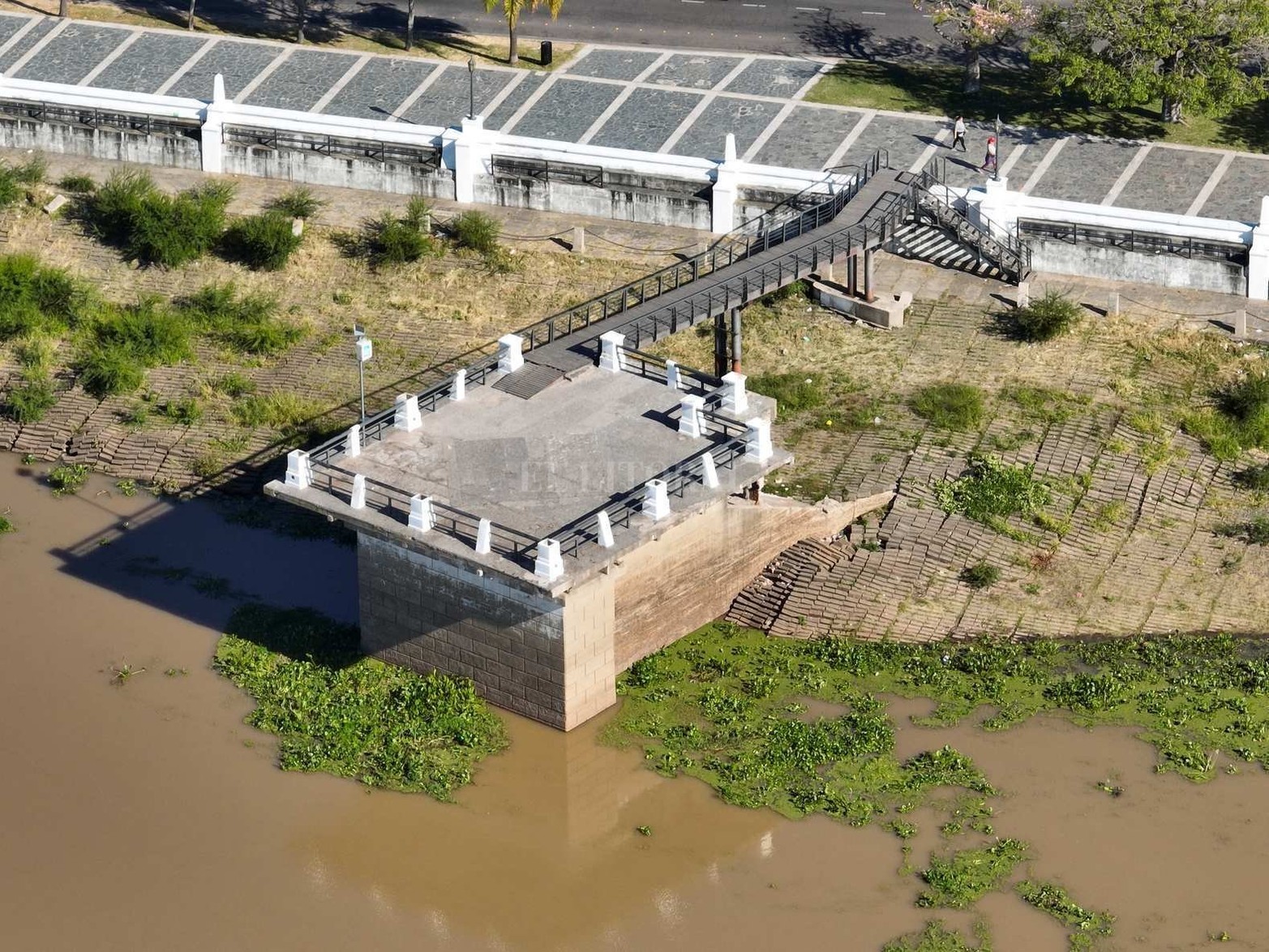 Desde el jueves 14 de abril el rio Paraná subió casi 70 cm. Este martes midió 2,57 metros en el puerto local. El paisaje ribereño cambió respecto al verano. Se cumplen las proyecciones del INA y el nivel se acerca a los 3 metros.