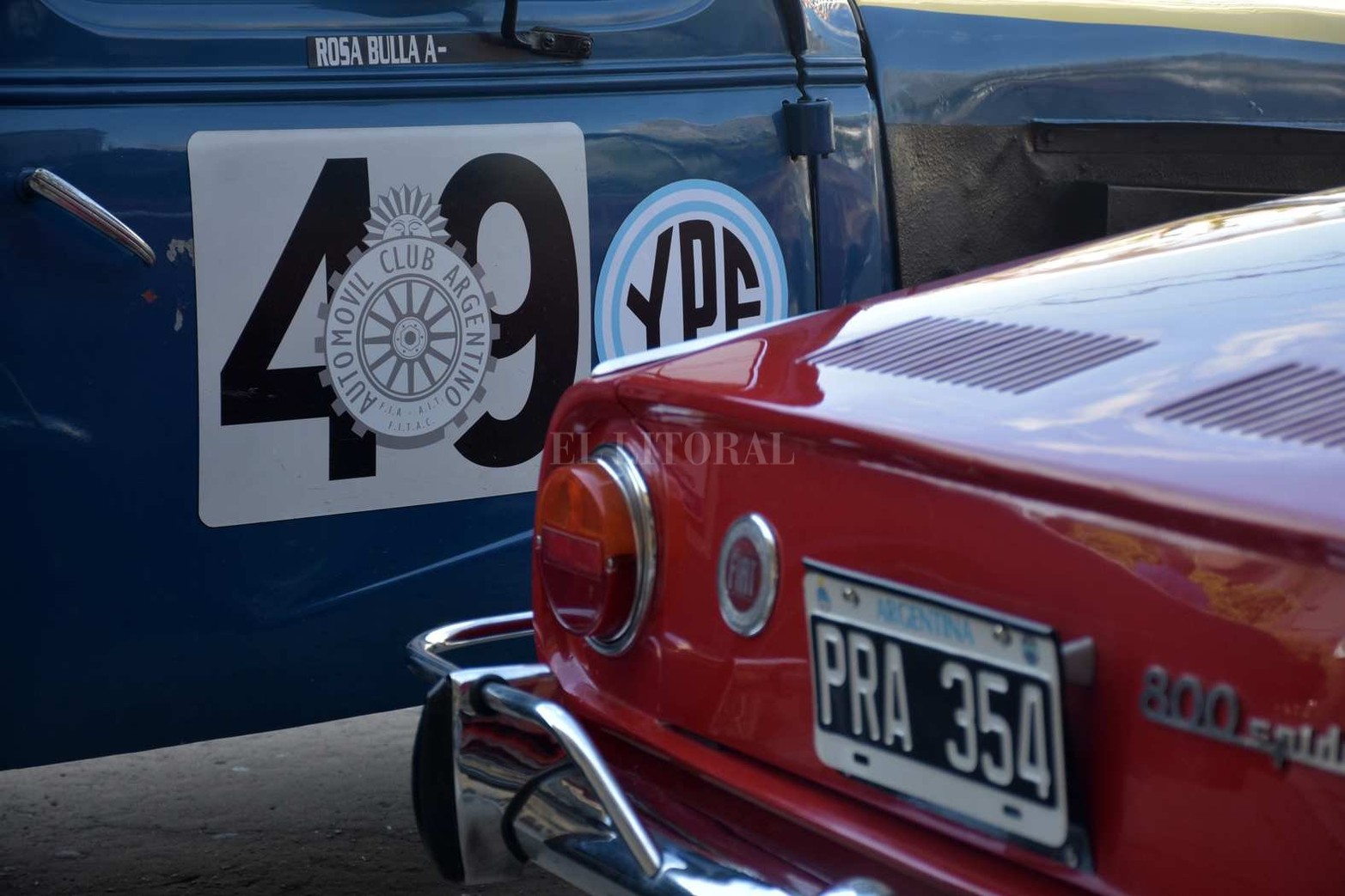 Una exposición de autos antiguos hizo lucir con "encanto retro" a la Estación Belgrano.