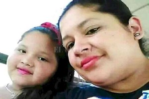 ELLITORAL_449440 |  Archivo El Litoral Verónica Ramírez junto a su hija de 10 años, Valentina Escalante.