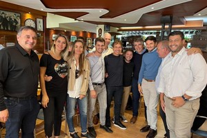 Evolución UCR En Rafaela, los equipos de Losada y de Pullaro confraternizaron en la pausa gastronómica del mediodía.