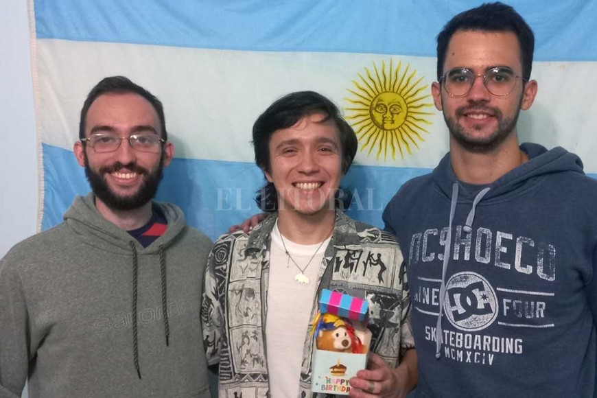 ELLITORAL_450776 |  Gentileza UTN Clasificados. Juan Pablo Cabaña, Federico Quijada y Santiago Ré son los alumnos que quedaron seleccionados para competir en la final internacional de la competencia.