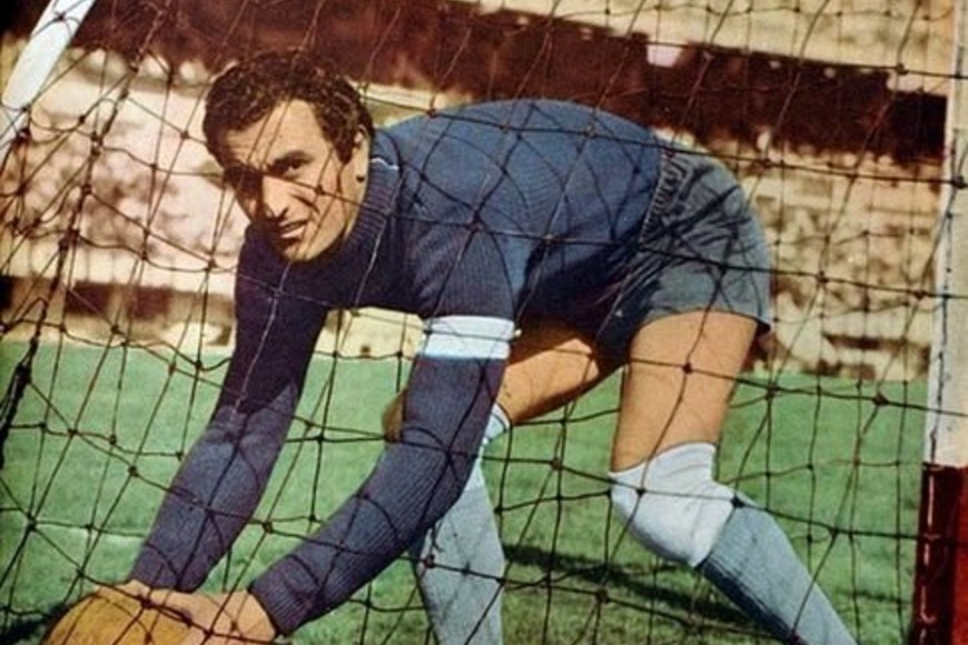 ELLITORAL_449634 |  Archivo El Litoral Amadeo Carrizo, arquero de River Plate. Tapa de El Gráfico.