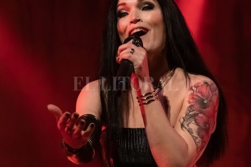 ELLITORAL_452194 |  Gentileza Ova Sosa / Lechuza Films Egresada de la Sibelius-Akatemia filial Kuopio, Tarja vinculó lo clásico y lo rockero en su vida, su estampa y sus canciones.