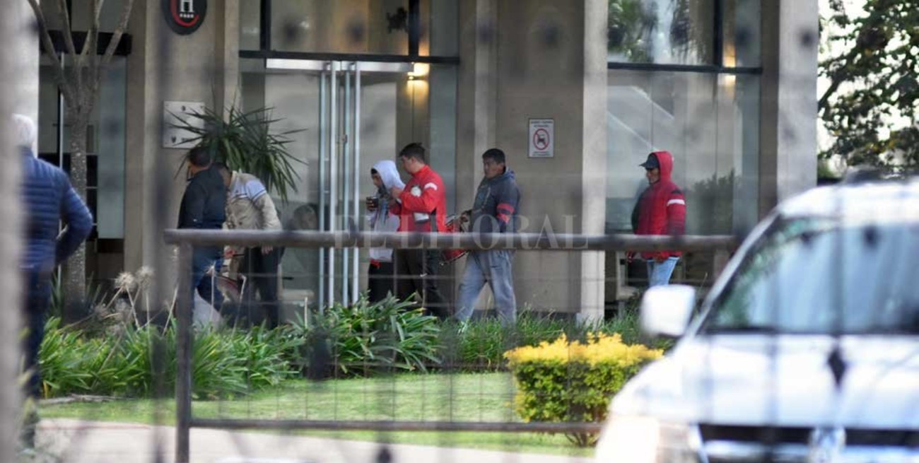 Conflicto Hotel de Campo Colón: barras del club ocuparon las instalaciones 