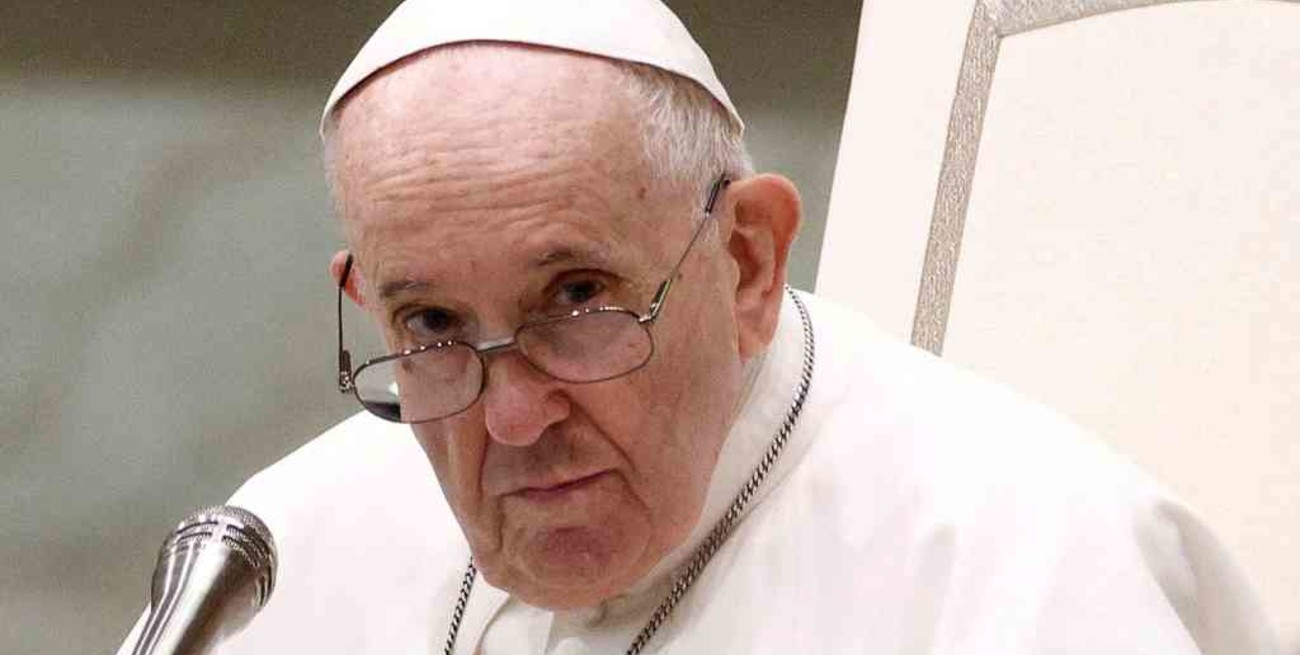 El papa Francisco padece fuertes dolores en la rodilla: "El médico me pidió no caminar'"