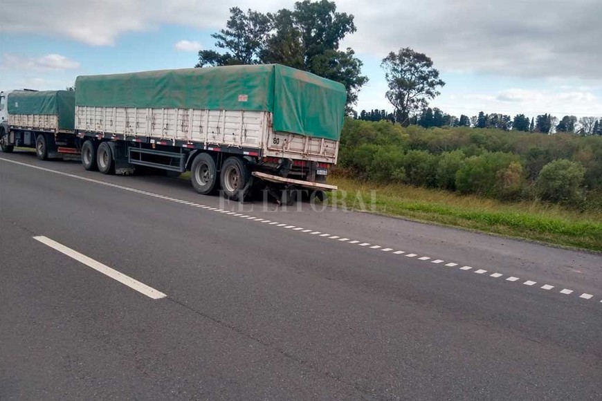 ELLITORAL_452886 |  Prensa URXV El fallecido viajaba en un VW Suran cuando impactó con un camión cargado con soja.