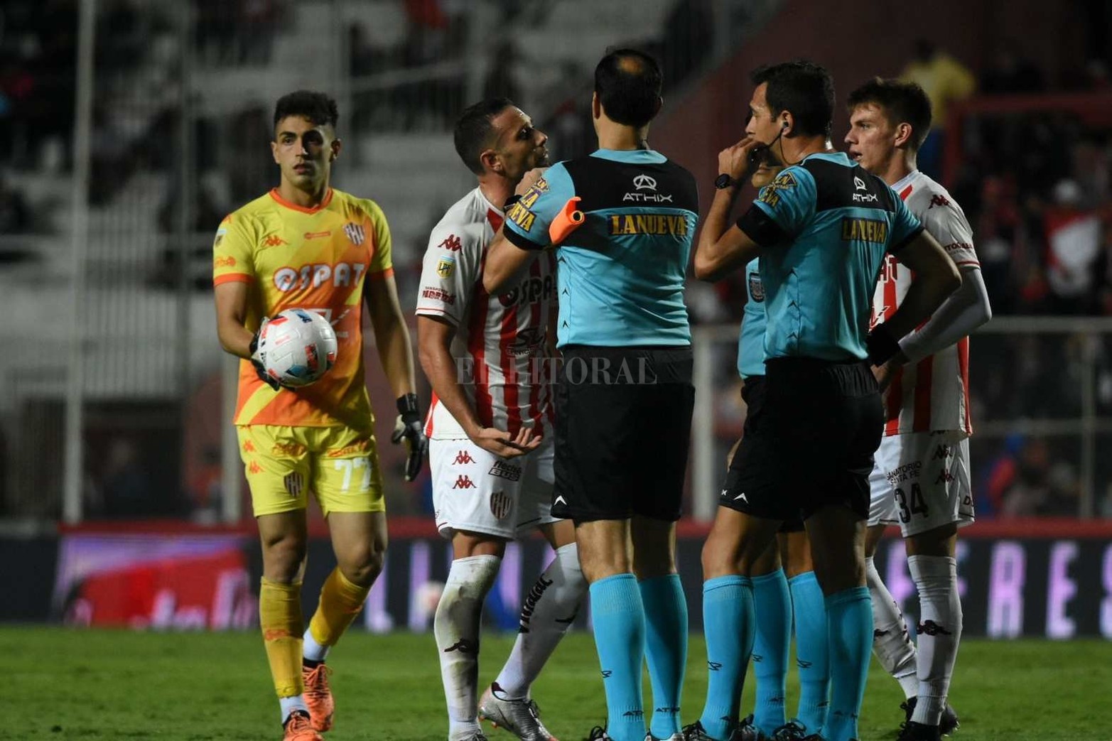 Unión perdió 2 a 1 frente a Defensa y Justicia (cuarta derrota consecutiva en el torneo local) y no pudo ingresar a los cuartos de final de la  Liga Profesional de fútbol.
