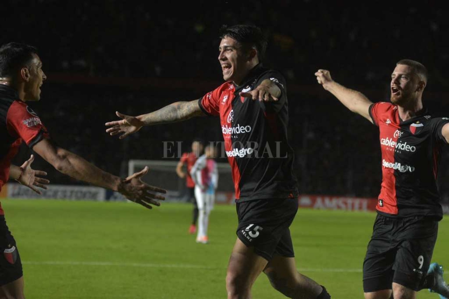 Copa Libertadores Colon - Cerro Porteño
  El primer tiempo y el festejo de gol de Facundo Farías