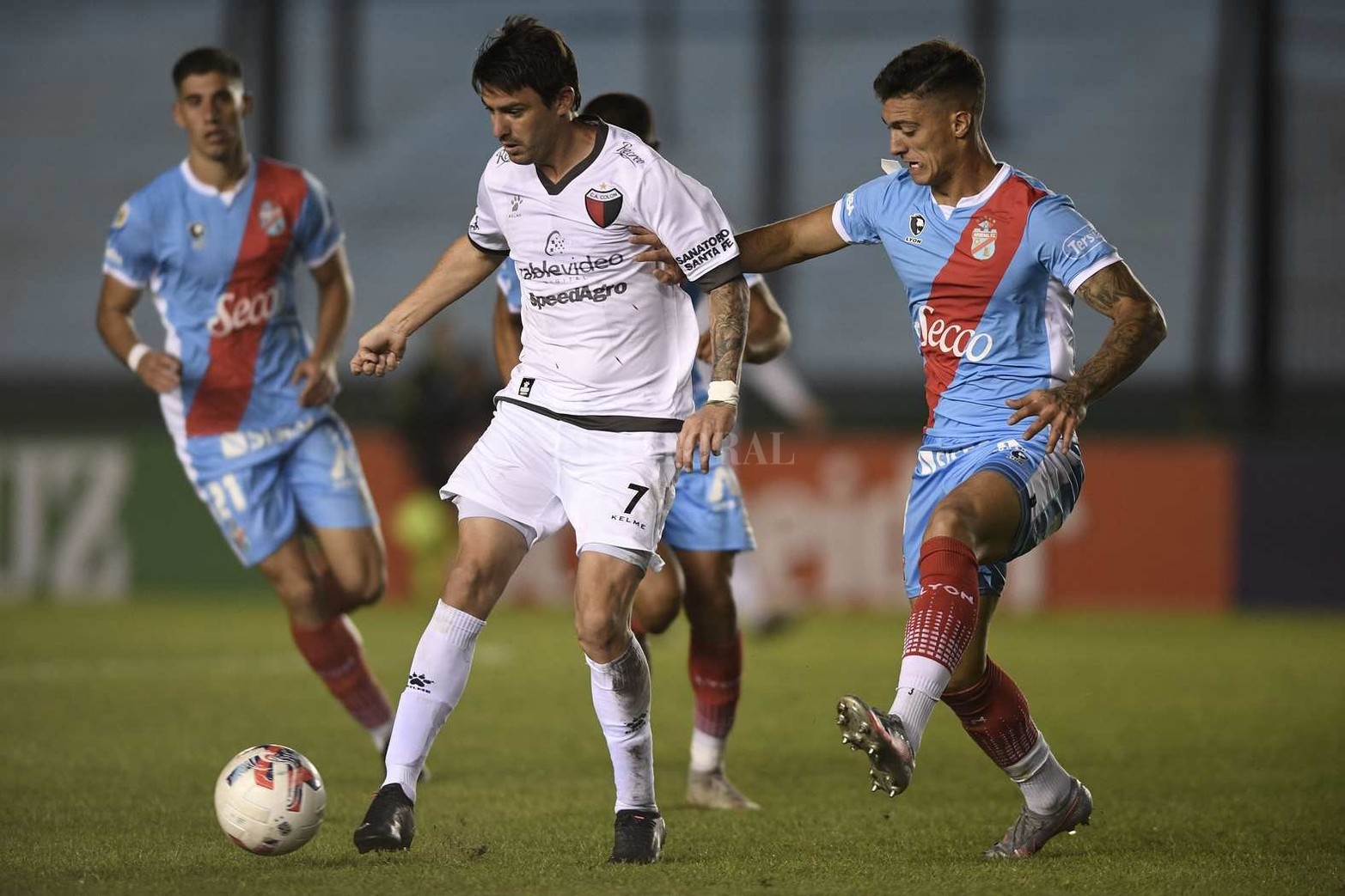 Colón perdió 2 a 0 frente a Arsenal y se despidió de la siguiente fase del torneo. Lleva 9 encuentros sin ganar en la Liga Profesional.