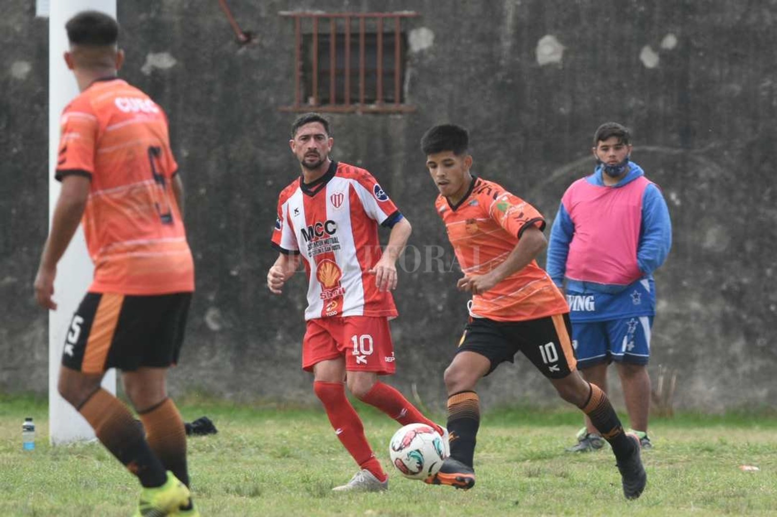 Liga Santafesina de fútbol. Las Flores enfrentó a Colón de San Justo.