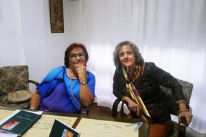 Gentileza Asde Crolla, autora de estas líneas y presentadora del libro en el acto del 21 de abril, junto a la autora del libro.