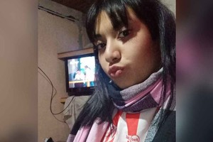 ELLITORAL_453755 |  Prensa DDHH Natasha Estefanía Heredia tiene 15 años, tez trigueña, cabellos lacios y oscuros, ojos negros, contextura mediana y una estatura de 1,55.