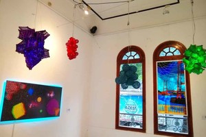 Gentileza Imagen de un sector de la sede del MAC, dispuesto durante marzo y abril para poder apreciar las particularidades de la muestra colectiva Mirada con Ciencia: estructuras y colores .