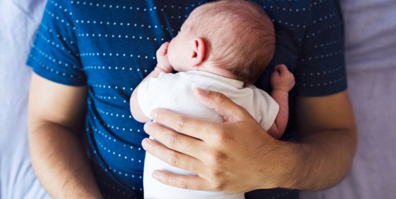 El Gobierno presentó un proyecto que amplía las licencias por maternidad y paternidad