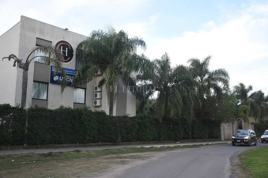 Conflicto Hotel Club de Campo Colón: barras del club ocuparon las instalaciones