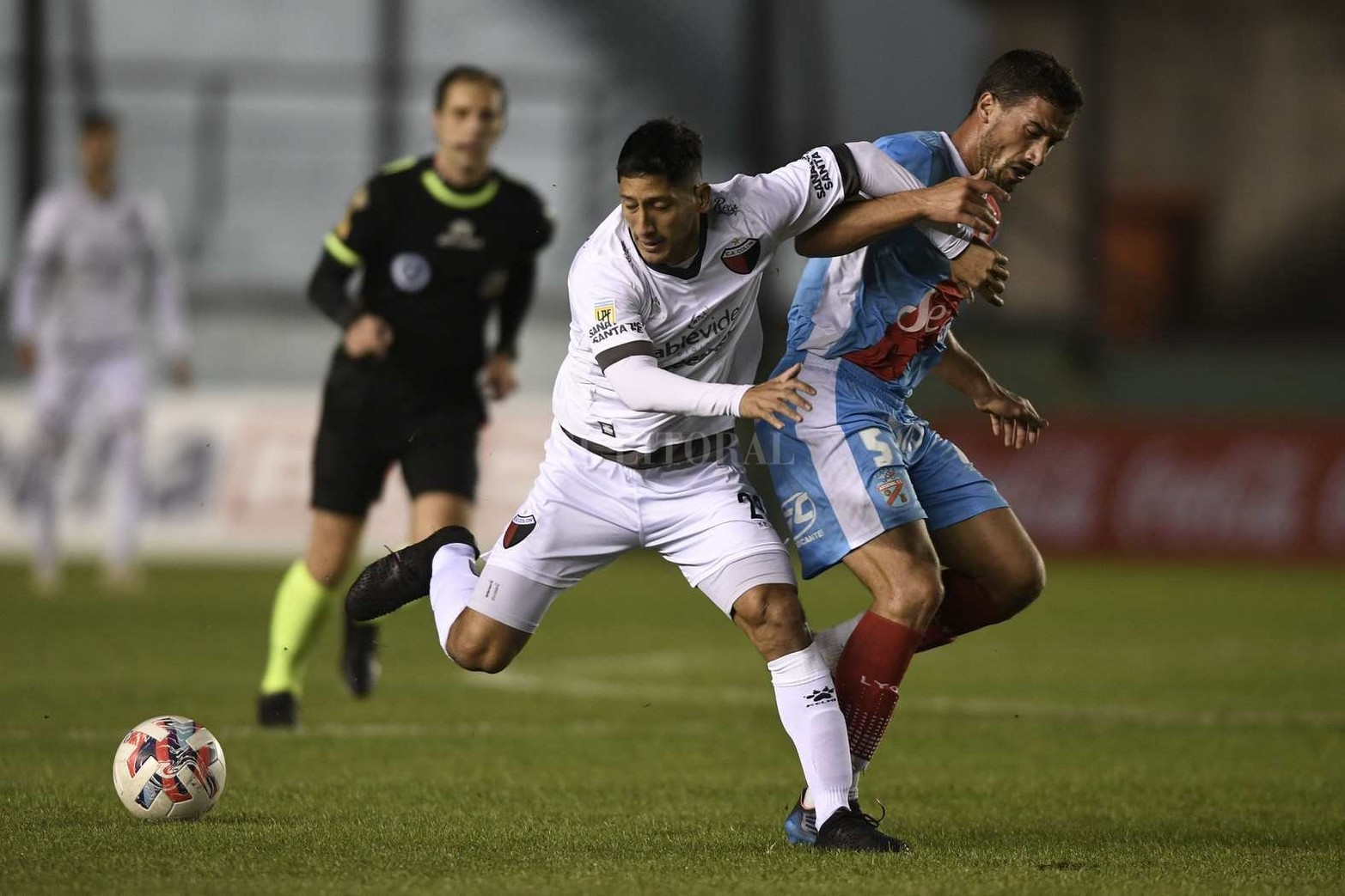 Colón perdió 2 a 0 frente a Arsenal y se despidió de la siguiente fase del torneo. Lleva 9 encuentros sin ganar en la Liga Profesional.
