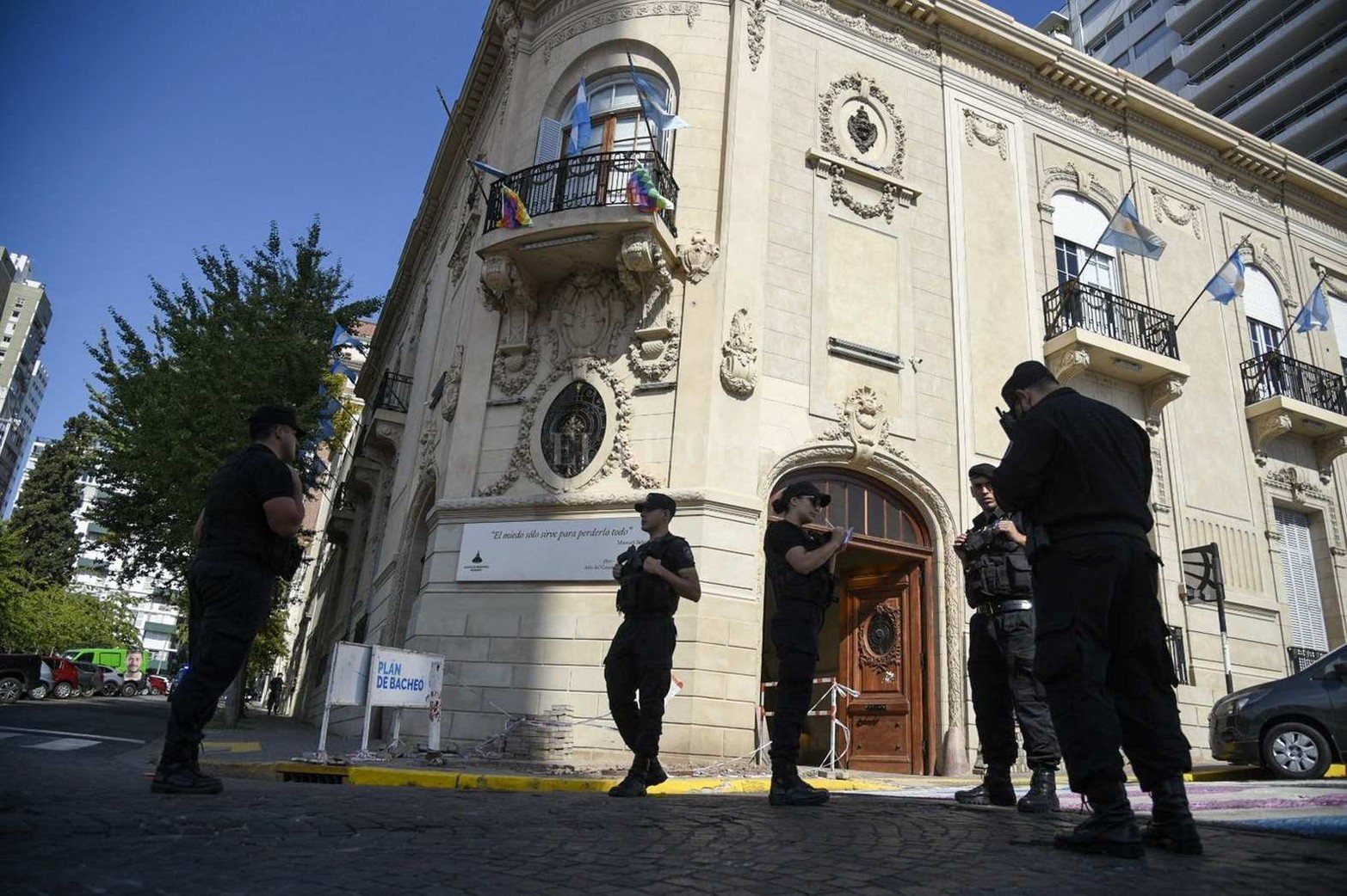 Desalojaron el Concejo Municipal de Rosario por amenaza de bomba.
