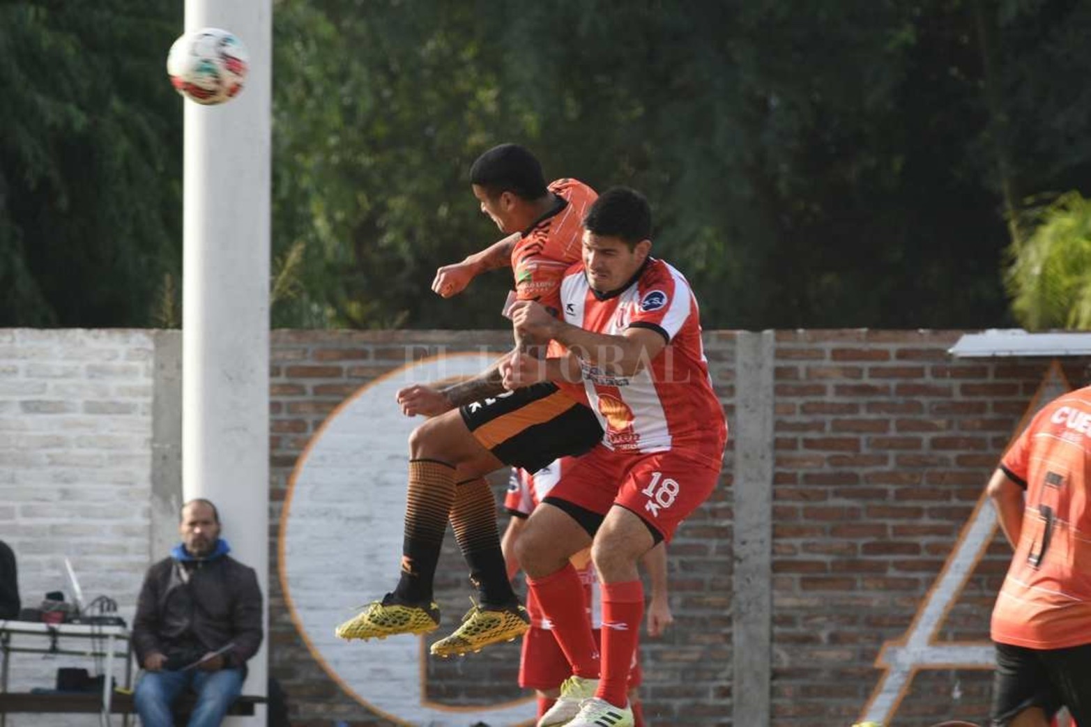 Liga Santafesina de fútbol. Las Flores enfrentó a Colón de San Justo.