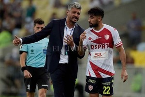 Fernando Nicola Gustavo Munúa fue variando la estrategia del equipo durante el partido y siempre le respondieron de la mejor manera sus jugadores dentro del campo.