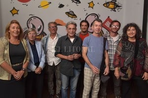 Pablo Aguirre En equipo: Silvia Garibaldi (descendiente de Juan de Garay), Celia Pagliero (productora), Raúl Zanutigh (actor, productor), Pedro Deré (director, productor), Lautaro Díaz Geromet (diseño de banda sonora), Osvaldo Pettinari (director de casting, escenógrafo), Iñaki Solá (productor, conmunity manager) y Alejandra Bonfanti (directora de arte).