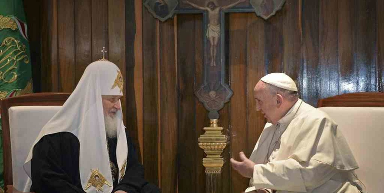 El Papa Francisco pidió al patriarca ortodoxo ruso defender la paz en Ucrania
