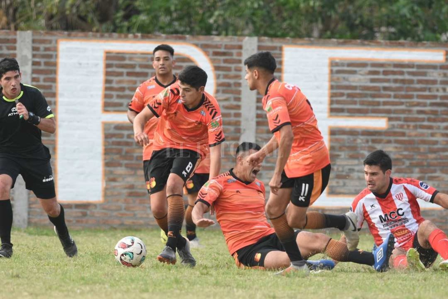 Liga Santafesina de fútbol. Las Flores enfrentó a Colón de San Justo.