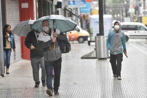 El Litoral El otoño es una estación muy especial, cambiante, impredecible. Definitivamente bipolar. Trae el frío y la lluvia, los primeros abrigos y bufandas.