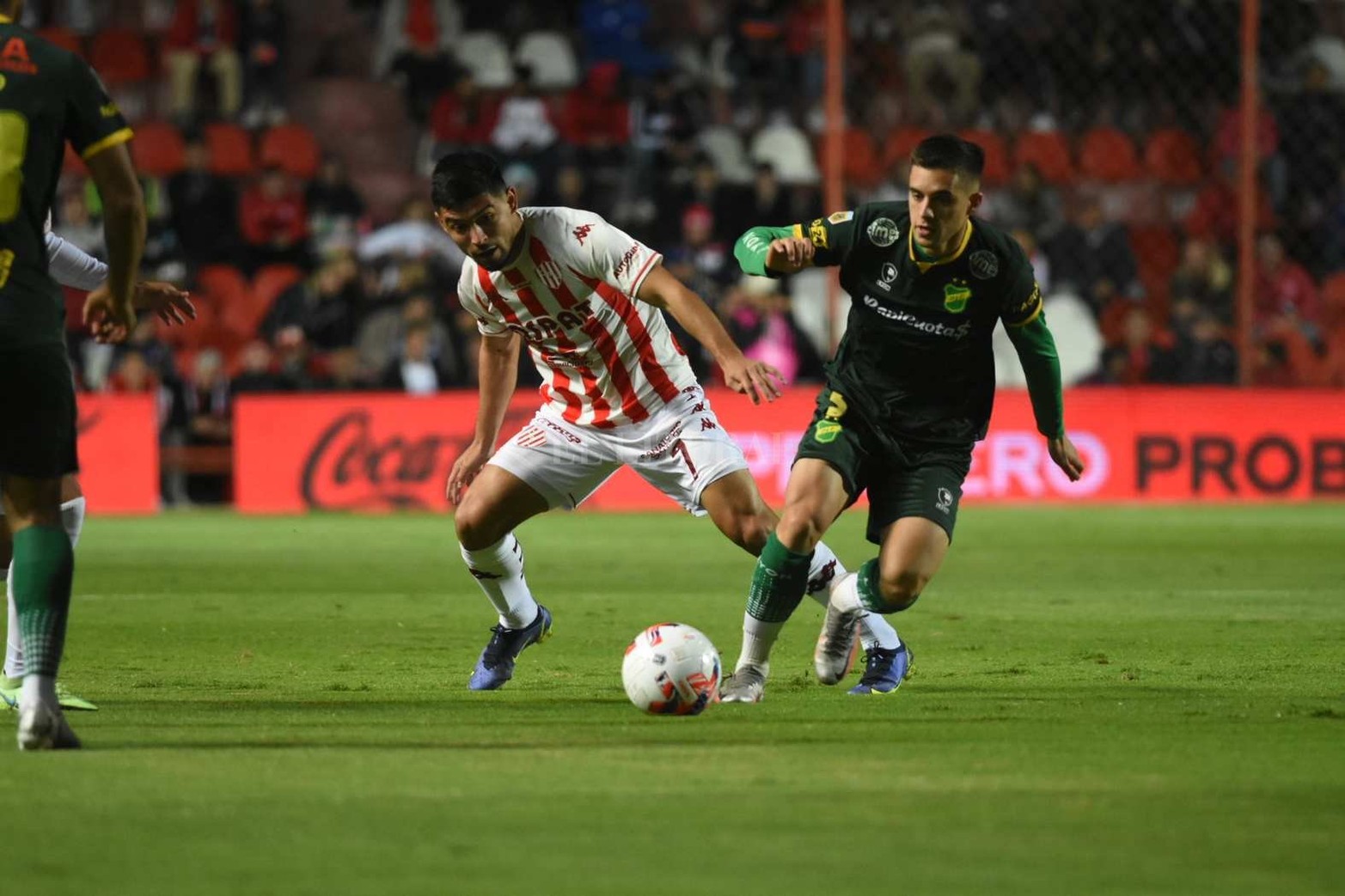 Unión perdió 2 a 1 frente a Defensa y Justicia (cuarta derrota consecutiva en el torneo local) y no pudo ingresar a los cuartos de final de la  Liga Profesional de fútbol.
