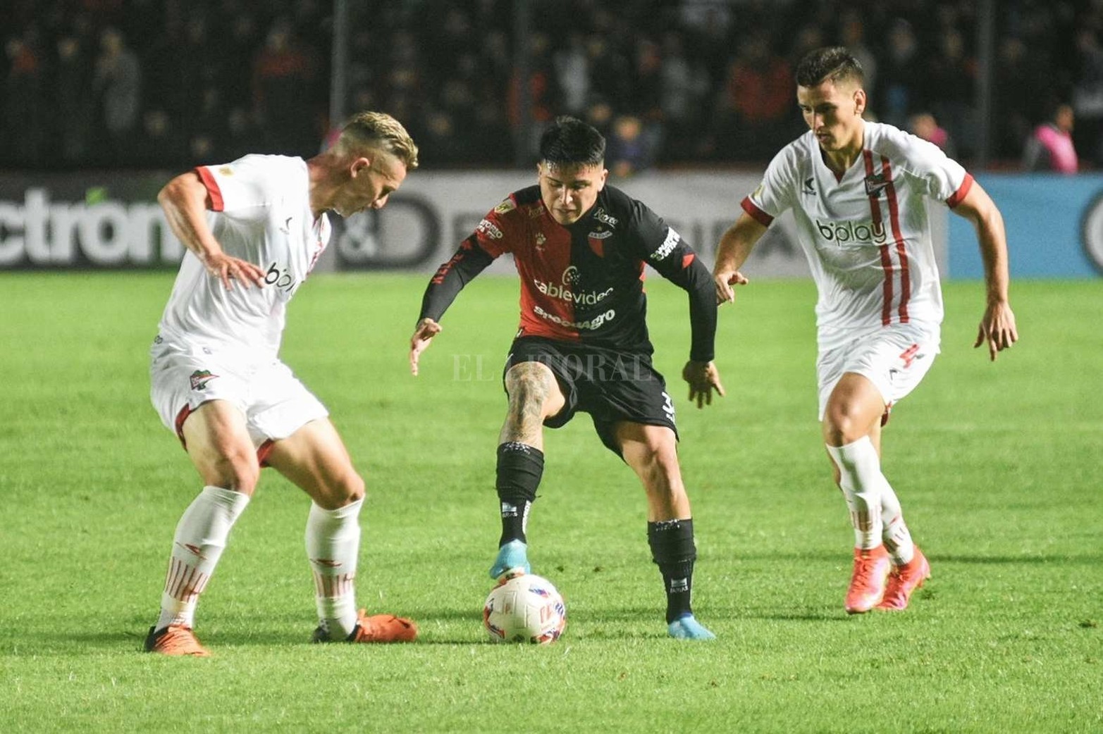 Colón y Estudiantes empataron 2 a 2.