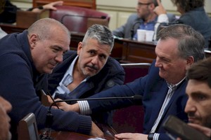 Gentileza Una de tantas reuniones entre diputados y senadores del radicalismo en un largo cuarto intermedio. Los de Julián Galdeano (Juntos por el Cambio) votaron de manera diferente que los que encabezan Maximiliano Pullaro y Felipe Michlig (Evolución).
