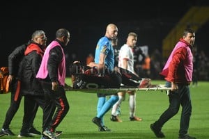 ELLITORAL_452401 |  Pablo Aguirre Una imagen nunca vista. A sus 37 años, Luis Miguel Rodríguez  es de los primeros en entrenar, un ejemplo para los pibes en Colón . Esta foto, de Colón-Estudiantes, hizo sonar alarmas en el mundo sabalero. Y con razón.