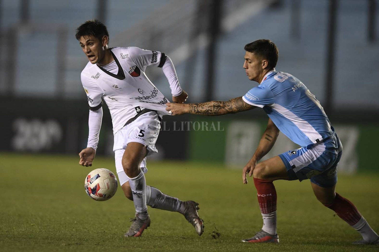 Colón perdió 2 a 0 frente a Arsenal y se despidió de la siguiente fase del torneo. Lleva 9 encuentros sin ganar en la Liga Profesional.