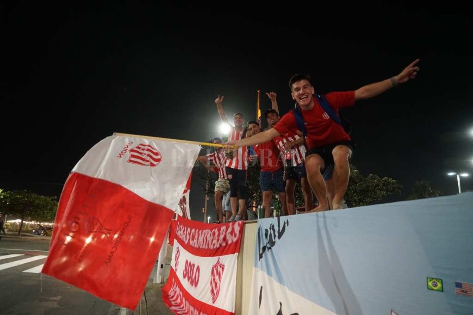 Los hinchas de Unión copan Río de Janeiro a pocas horas del encuentro con Fluminense.