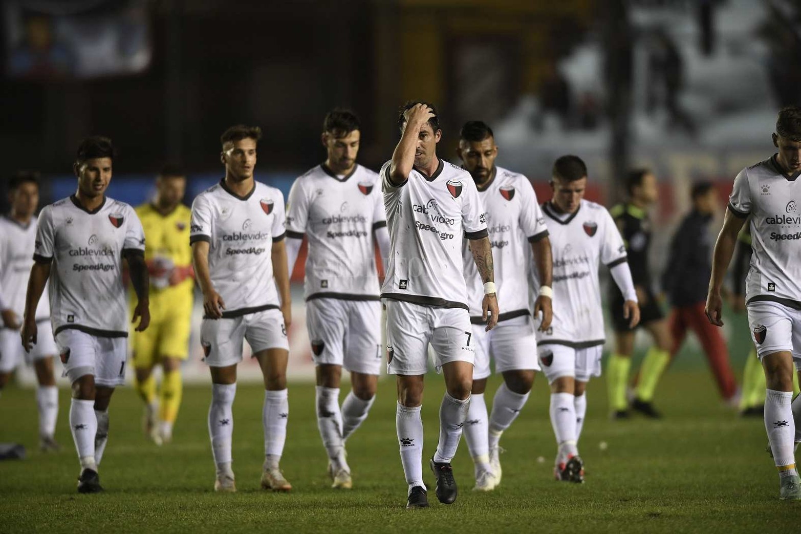 Colón perdió 2 a 0 frente a Arsenal y se despidió de la siguiente fase del torneo. Lleva 9 encuentros sin ganar en la Liga Profesional.