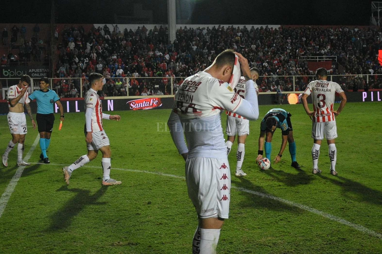 Unión perdió 2 a 1 frente a Defensa y Justicia (cuarta derrota consecutiva en el torneo local) y no pudo ingresar a los cuartos de final de la  Liga Profesional de fútbol.