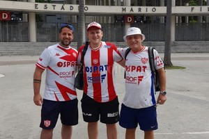 ELLITORAL_452686 |  Gentileza Alejandro Vigil, Pablo y Aldo Landoni. Parte de una historia de hinchas que acompañarán al equipo de Munúa.