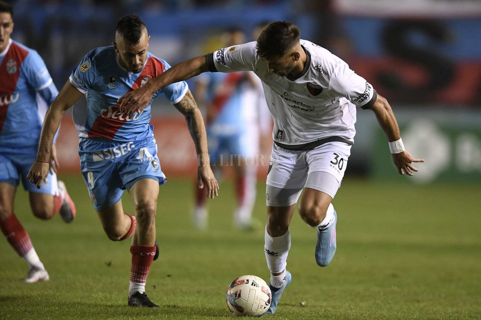 Colón perdió 2 a 0 frente a Arsenal y se despidió de la siguiente fase del torneo. Lleva 9 encuentros sin ganar en la Liga Profesional.