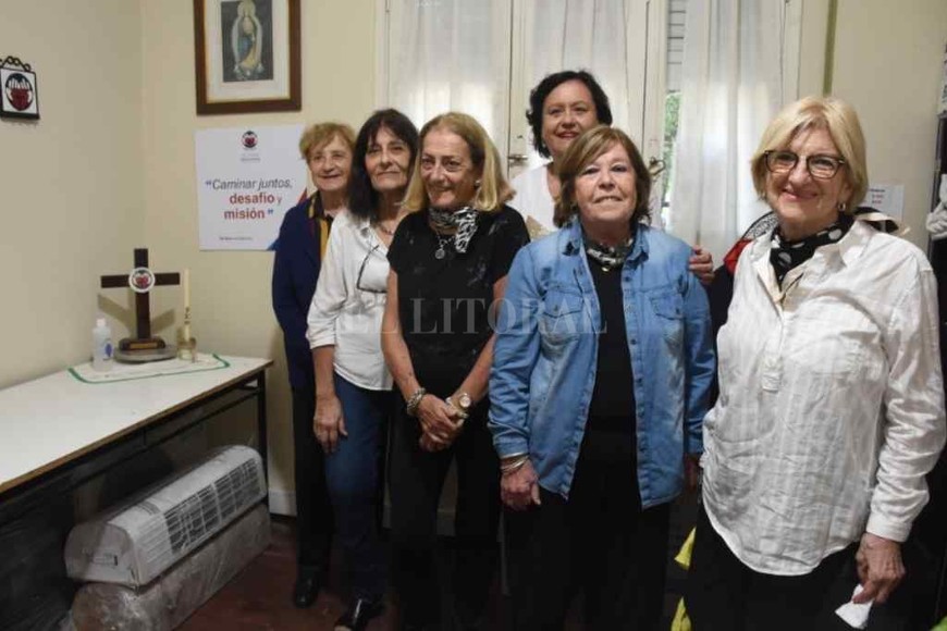 ELLITORAL_454103 |  Guillermo Di Salvatore Parte de las 30 voluntarias que trabajan en el Roperito de Manos Abiertas.