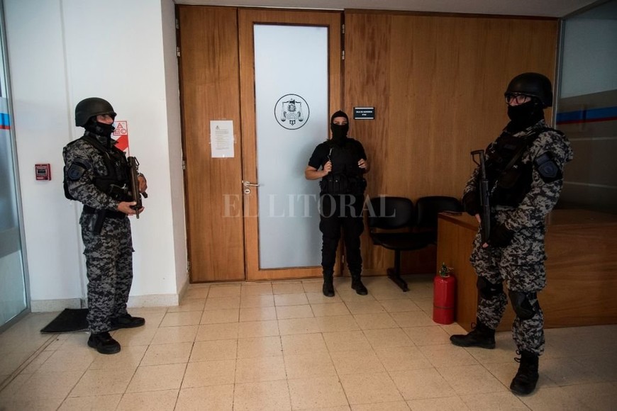 ELLITORAL_454810 |  Marcelo Manera Mientras se lleva a cabo la audiencia, se reforzó la seguridad en el Centro de Justicia Penal de Rosario