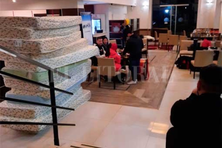 ELLITORAL_454417 |  Gentileza Cabe destacar que numerosos barras pasaron la noche en el lugar.