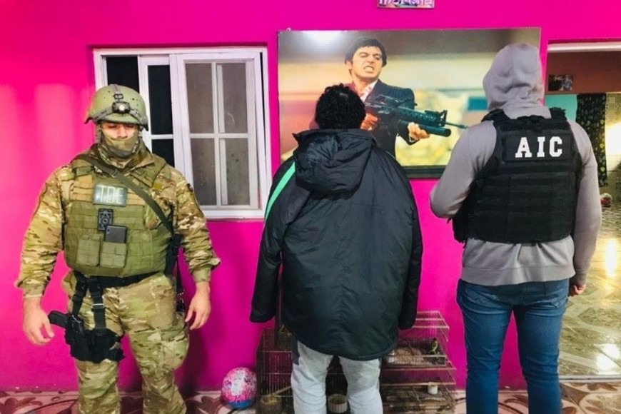 ELLITORAL_453221 |  Gentileza El momento de la detención con Cantero de espaldas y la irónica presencia de un cuadro de Scarface.