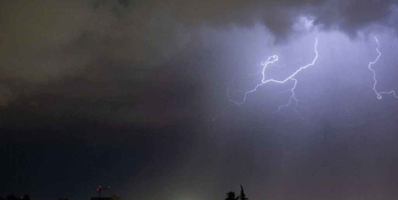Rige un alerta por tormentas fuertes con lluvias intensas para el centro de Santa Fe