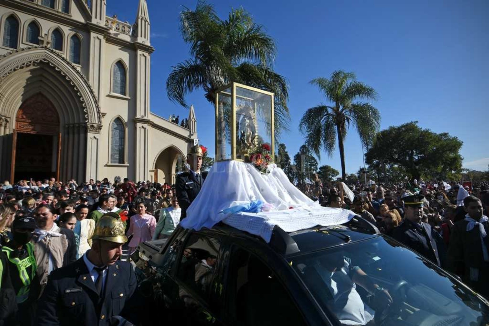 Miles de fieles celebraron a la Virgen de Guadalupe en la ciudad de Santa Fe.