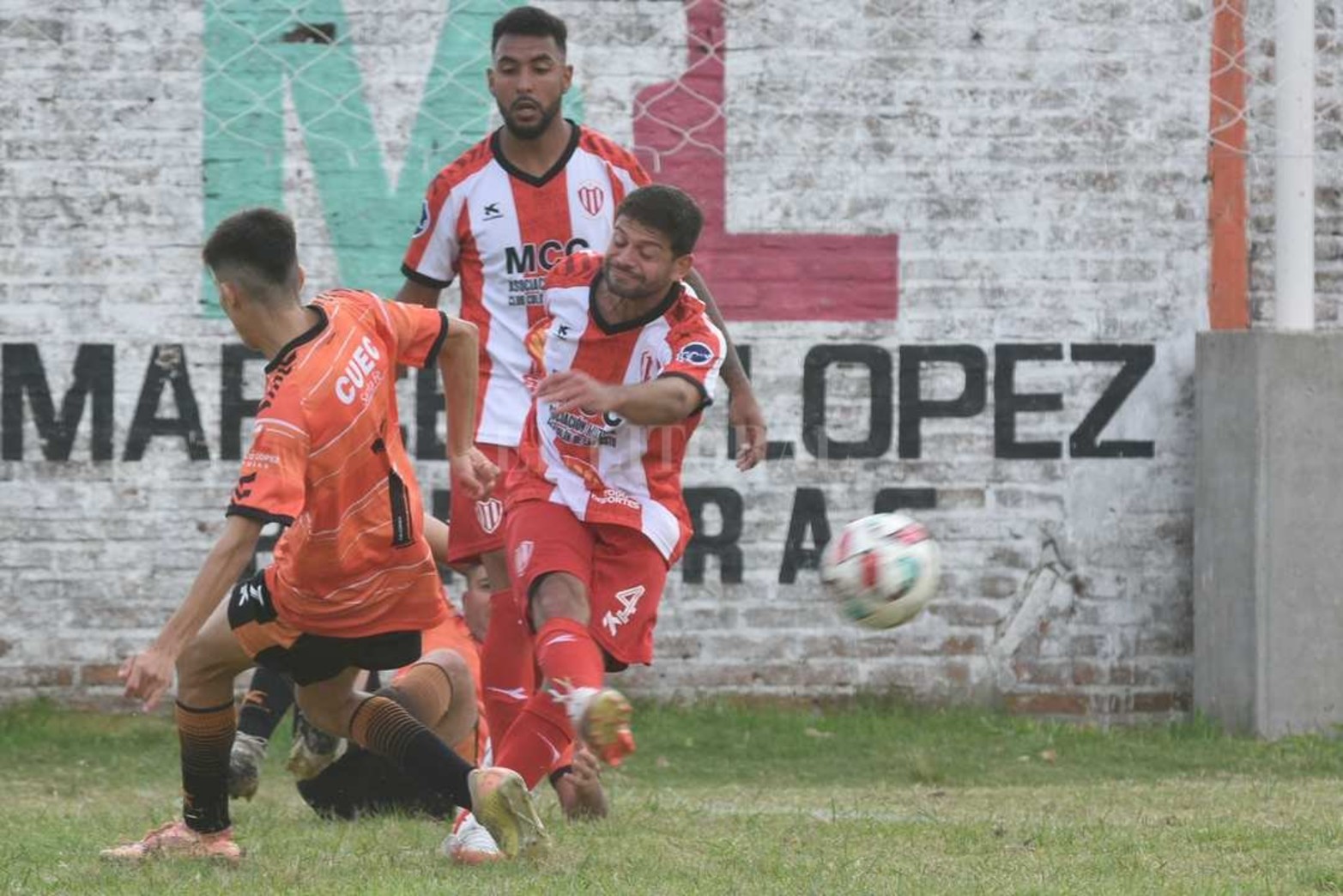 Liga Santafesina de fútbol. Las Flores enfrentó a Colón de San Justo.