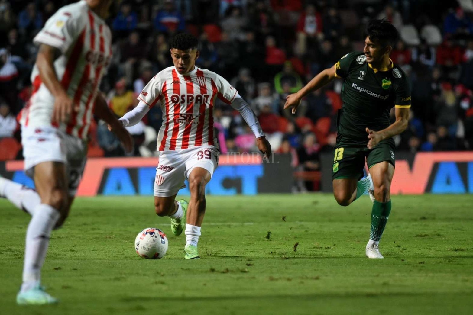 Unión perdió 2 a 1 frente a Defensa y Justicia (cuarta derrota consecutiva en el torneo local) y no pudo ingresar a los cuartos de final de la  Liga Profesional de fútbol.