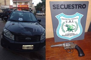 Prensa URI El  Pelado Villa  y su compañero de apellido Vargas fueron apresados el domingo en San Juan y Ruperto Godoy, a bordo de una Ecosport. El arma secuestrada es un revólver calibre 38 corto marca Colt, que se encontraba dentro del vehículo en el que circulaban los detenidos.