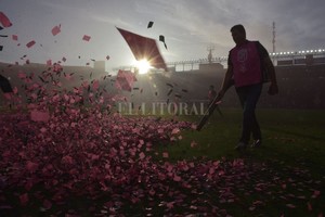 Mauricio Garín INSTANTÁNEA -  Empapelado clásico