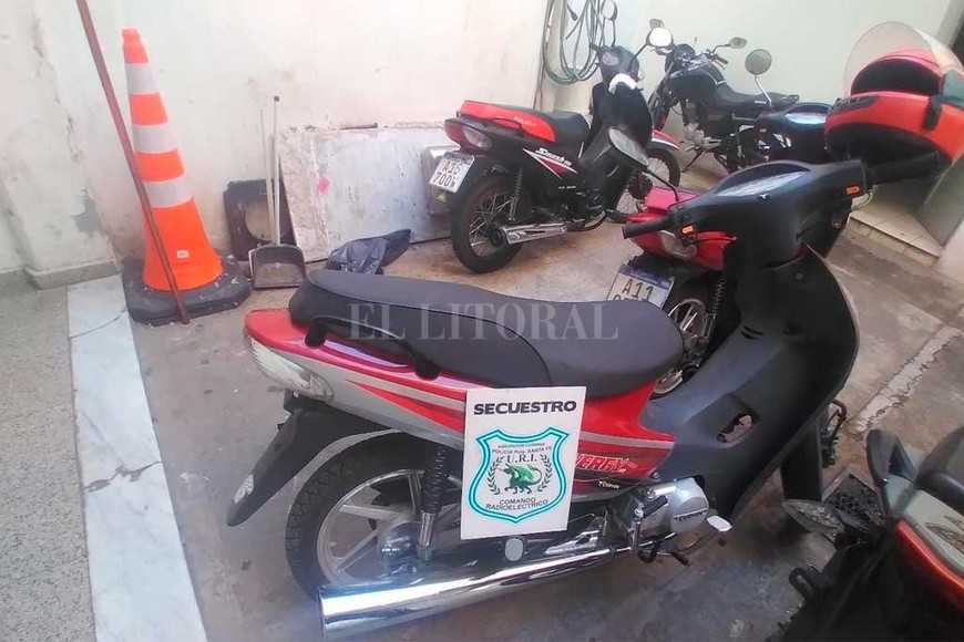 ELLITORAL_452894 |  Gentileza Prensa URI Tanto la motocicleta en la que se trasladaban los delincuentes, como la que intentaban robar, fueron secuestradas.